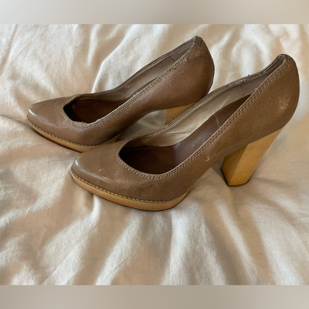 MICHAEL Michael Kors Julian Brown Leather Wooden Almond Toe Platform Pumps